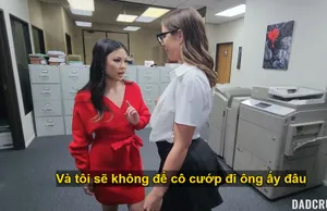 Chức vụ nữ hội trưởng khu phố chỉ để cô có thể làm tình tất cả đàn ông ở đây